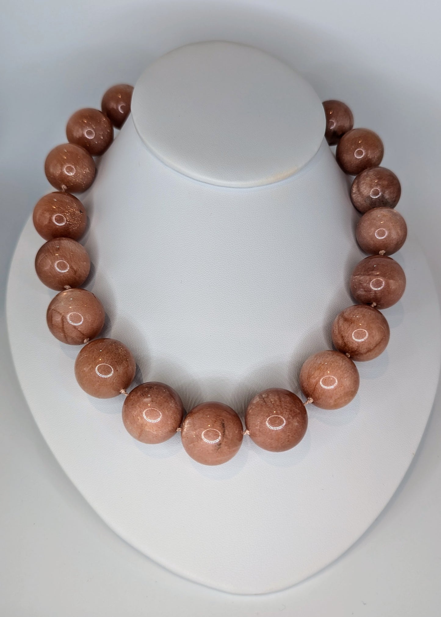 20mm beige moonstone 18" necklace with magnetic clasp